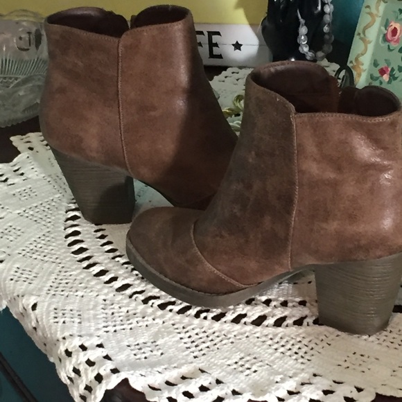 Natural Reflections heeled booties - Picture 3 of 5